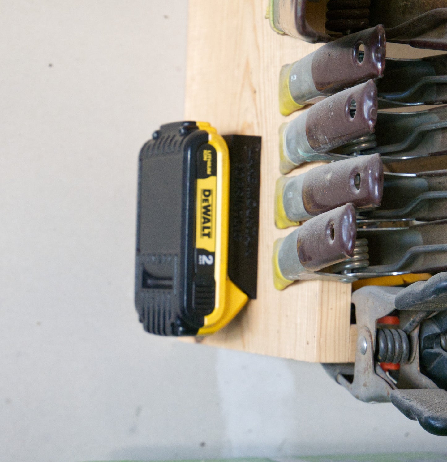 Battery Holder for Dewalt 20v Max 4 pack – Battery Holder Dewalt single one in use