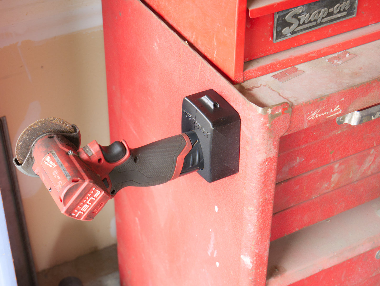 Milwaukee M12 Battery Case – M12 Magnetic Battery Boot for XC 3.0, XC 4.0, and XC 6.0 Batteries - Cardon Fiber PETG - in use