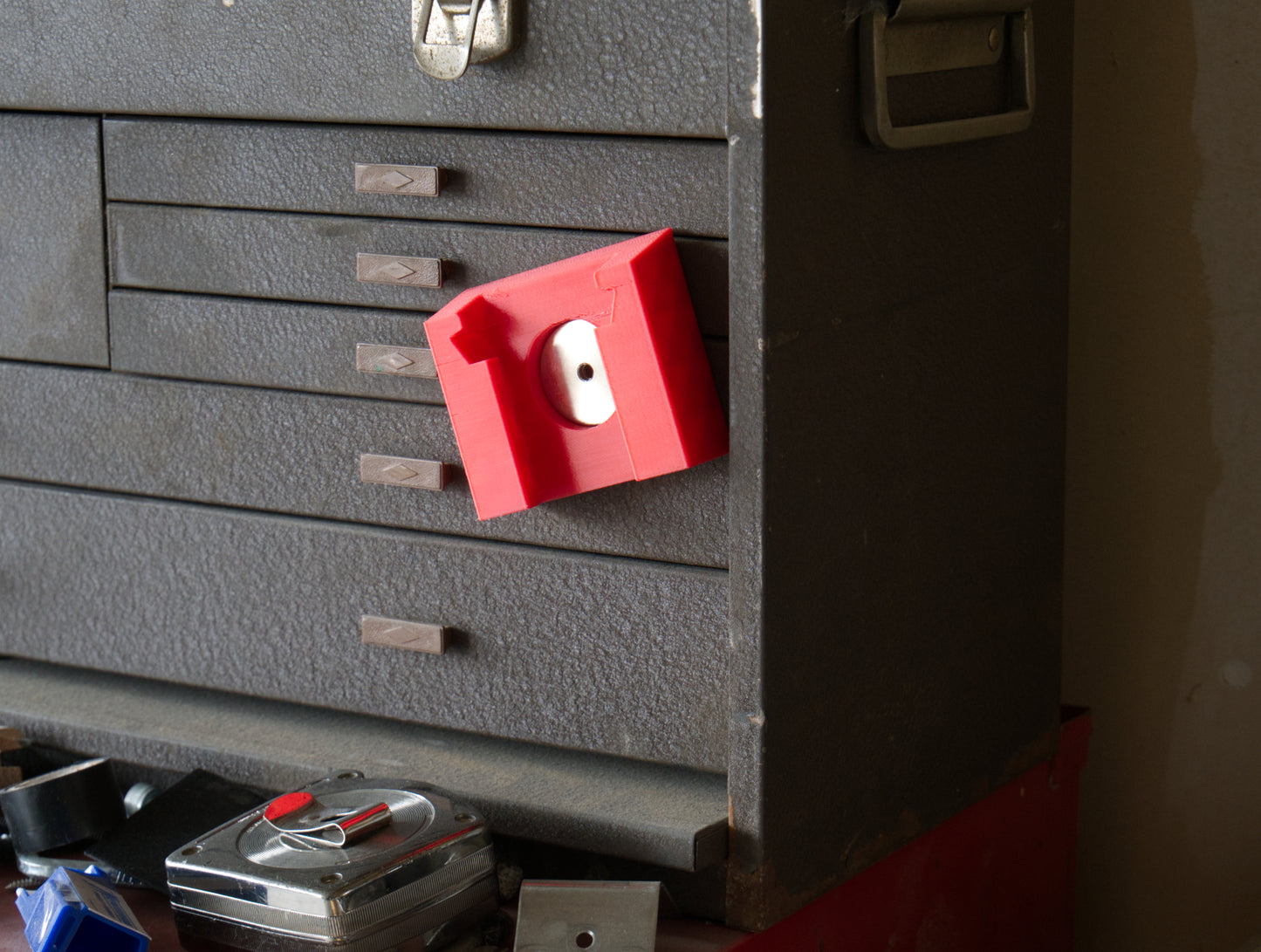 Milwaukee M18 Magnetic Battery Holder – Durable Milwaukee Battery Holder for Organization - in use without battery on it