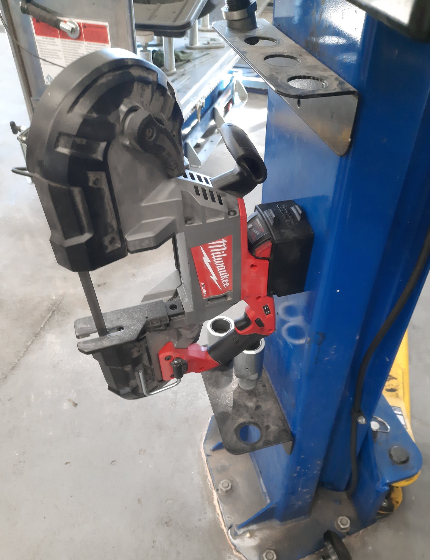 Milwaukee M18 Magnetic Battery Boot | Protective Battery Case for XC 4.0 & XC 5.0 - in heavy use