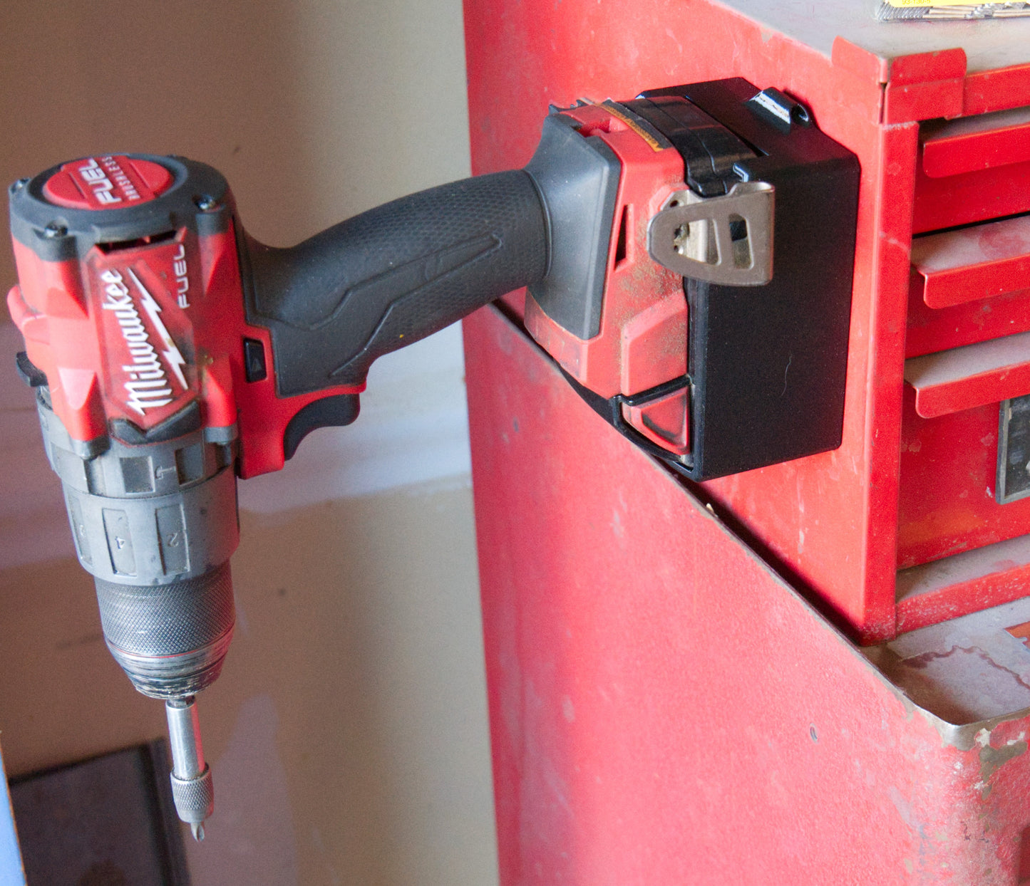 Milwaukee M18 Battery Case | M18 Magnetic Battery Boot for XC 4.0 & XC 5.0 - in use 2