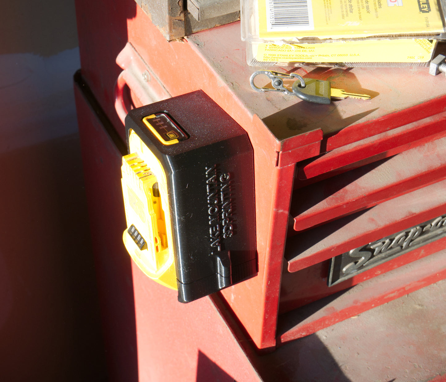 DeWalt 20V Battery Case – Magnetic Protective Battery Boot for 4.0Ah Batteries, in use on battery only