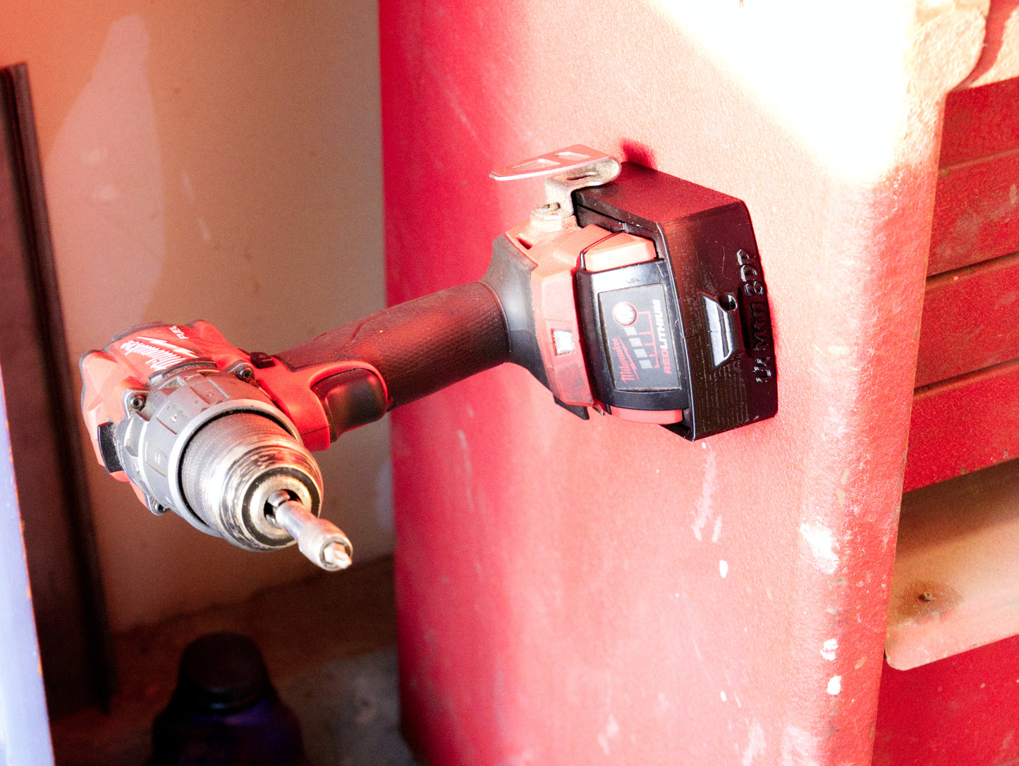 Milwaukee M18 Magnetic Battery Boot – Protective Case for M18 CP 2.0 Batteries - in use