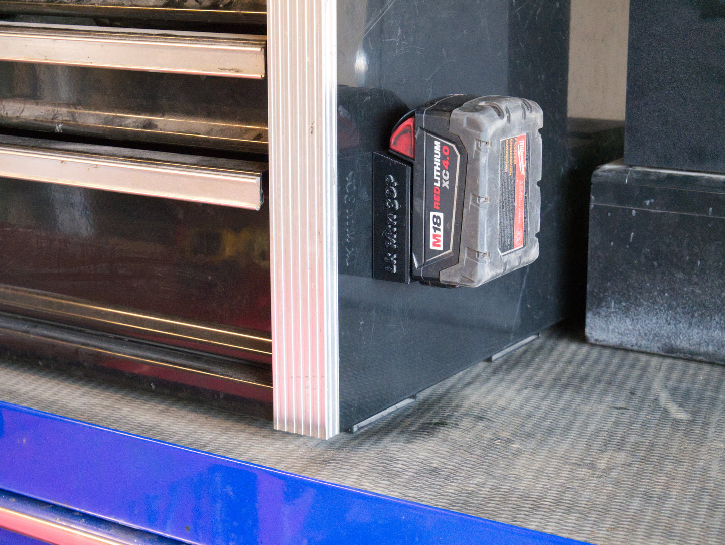 Magnetic Battery Holder for Milwaukee – M18 Magnetic Battery Holder by Lake Mountain 3DPrinting