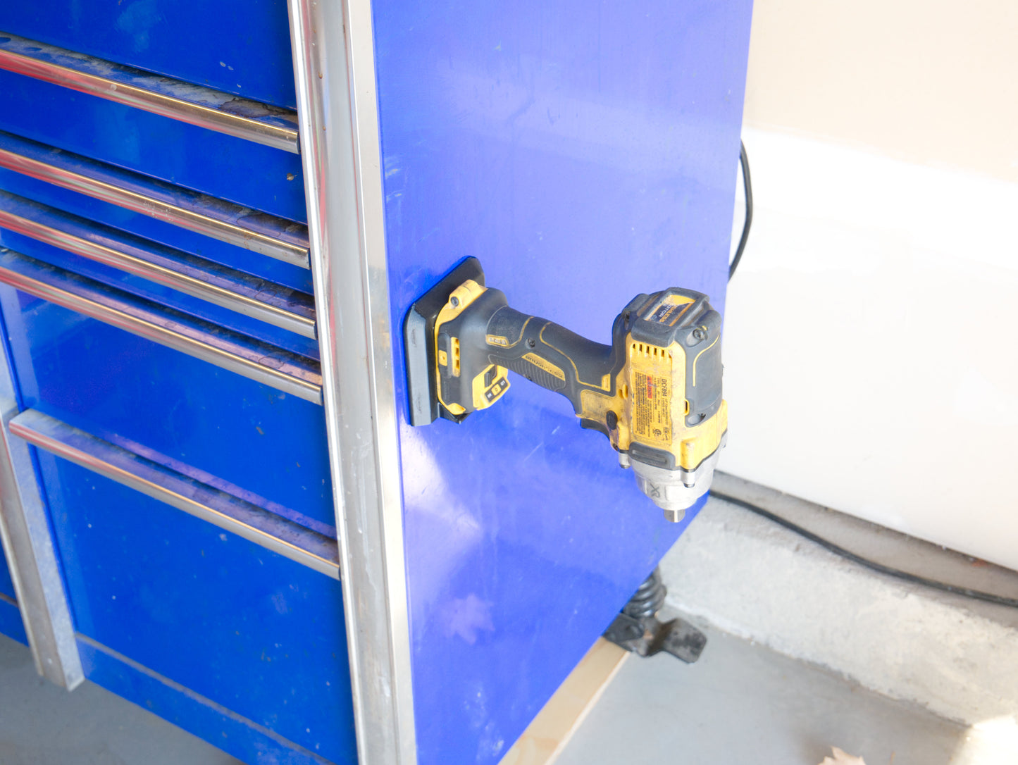 Magnetic Tool Holder for DeWalt 20V Tools – Tool Organizer for DeWalt – by Lake Mountain 3DPrinting